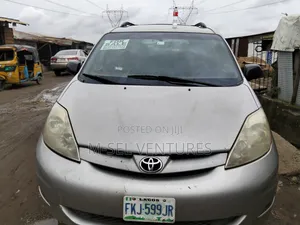 Toyota Sienna 2009 Silver