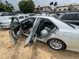 Toyota Camry SE 4dr Sedan (2.5L 4cyl 6A) 2013 Silver