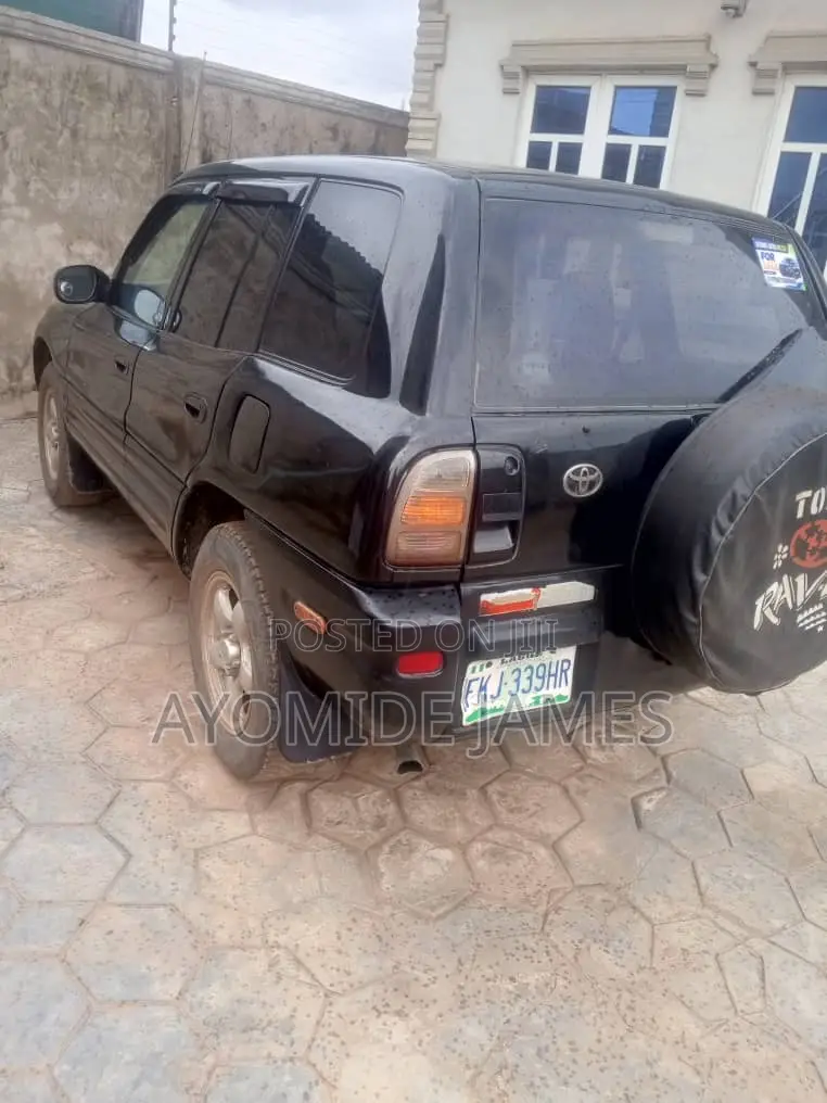 Toyota RAV4 Automatic 2000 Black