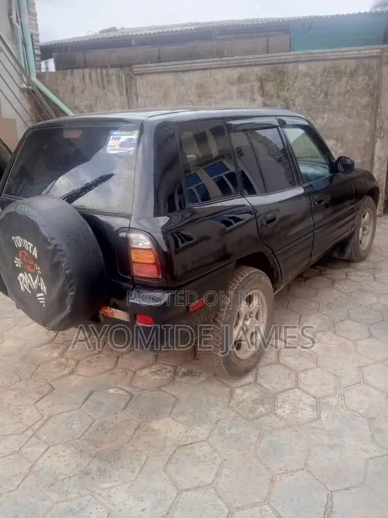 Toyota RAV4 Automatic 2000 Black
