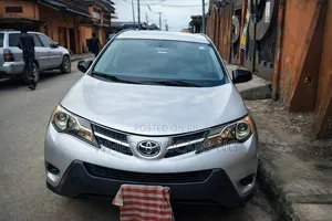 Toyota RAV4 LE 4dr SUV AWD (2.5L 4cyl 6A) 2015 Silver