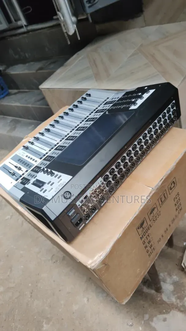 32 Channels Professional Digital Mixer Celto