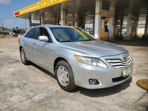 Toyota Camry 2010 Silver
