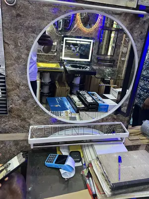 Round Mirror With Shelve