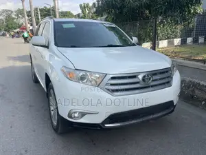 Toyota Highlander Limited 3.5l 4WD 2013 White