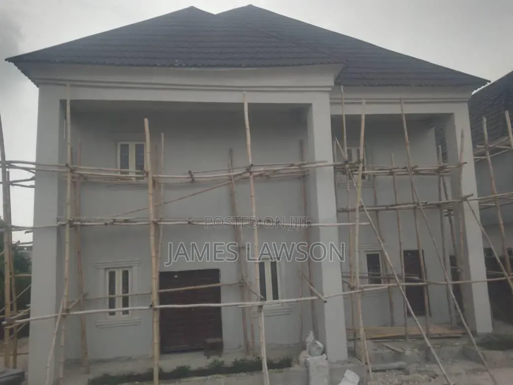 I Am a Skilled Togolese Bricklayer/House Builder