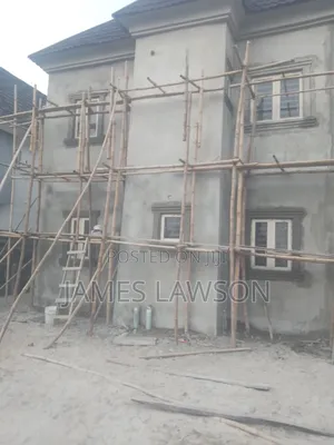 I Am a Skilled Togolese Bricklayer/House Builder