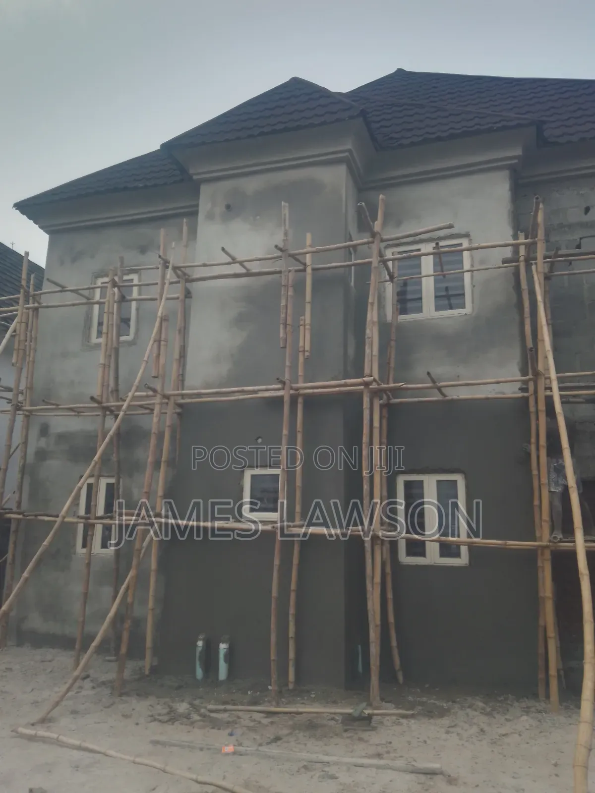 I Am a Skilled Togolese Bricklayer/House Builder