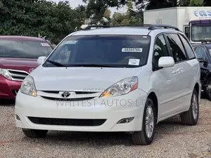 Toyota Sienna XLE AWD 2008 White