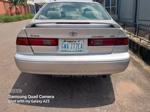 Toyota Camry 2000 Silver
