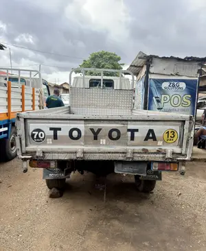 Toyota Dyna Truck Normal Hand Followed Come Bucket Petrol Engine