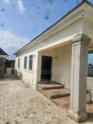 2bdrm Bungalow in FHA for rent