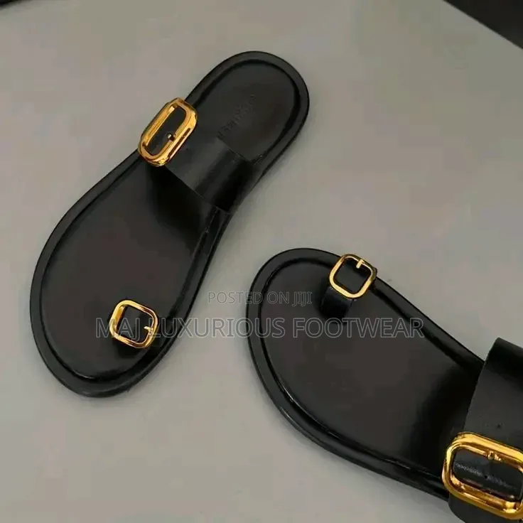 Flat Sole Palms