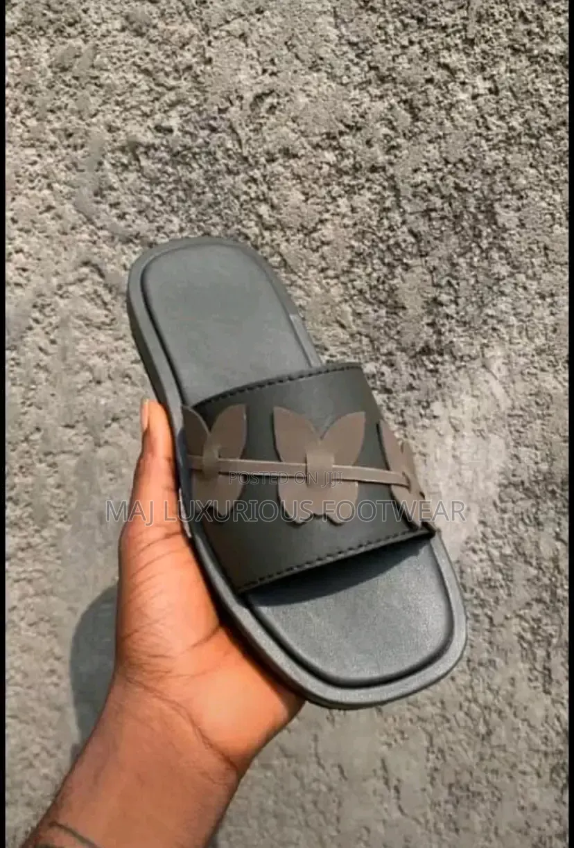 Flat Sole Palms