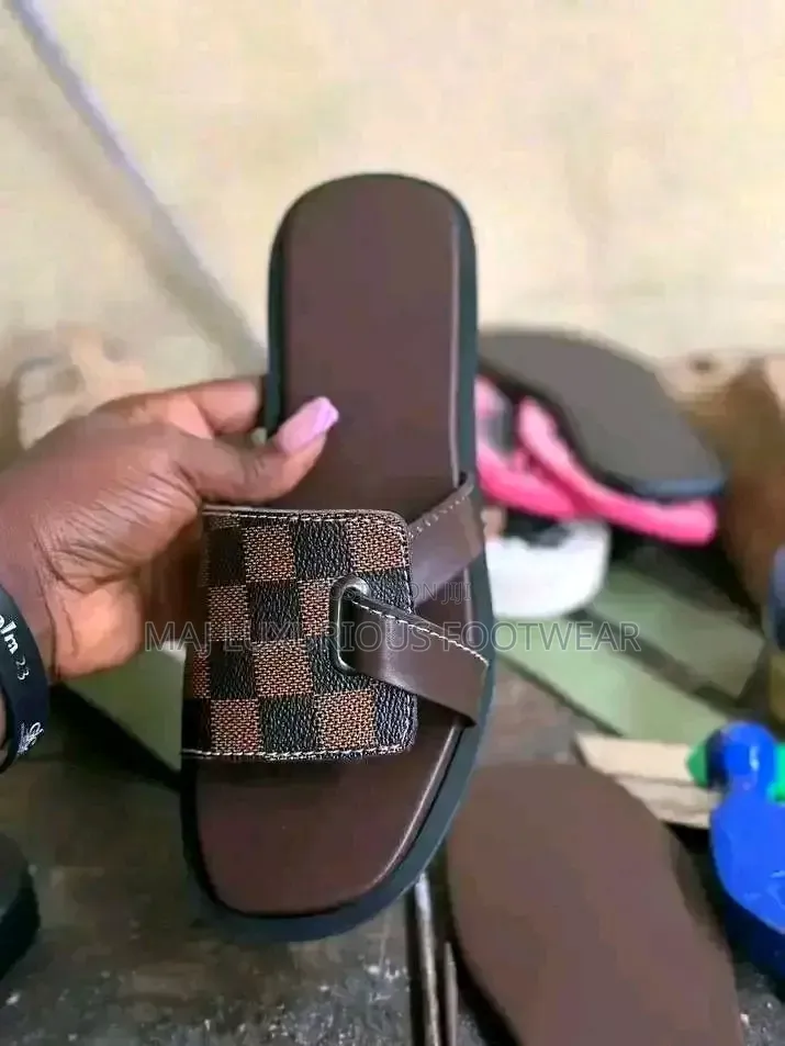 Flat Sole Palms
