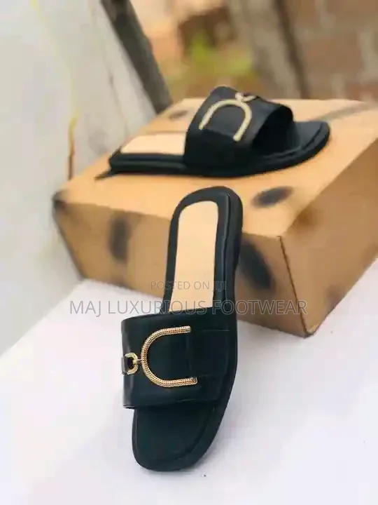 Flat Sole Palms