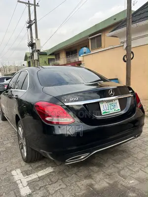 Mercedes-Benz C300 2017 Black