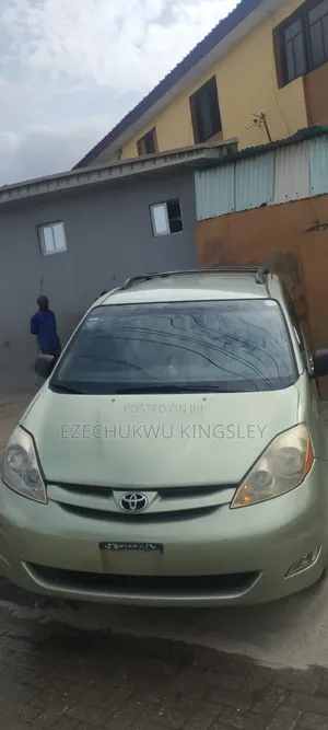 Toyota Sienna 2008 Green