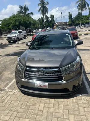 Toyota Highlander LE Plus V6 4x4 (3.5L 6cyl 6A) 2016 Gray