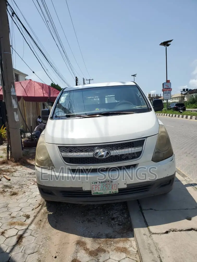 Hyundai H1 2005 White
