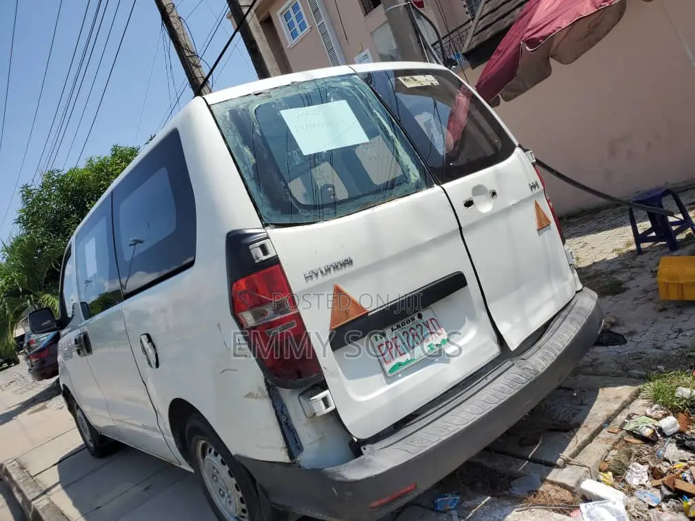 Hyundai H1 2005 White