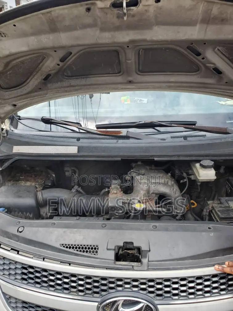 Hyundai H1 2005 White