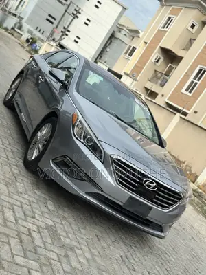Hyundai Sonata Limited w/Brown Leather 4dr Sedan (2.4L 4cyl 6A) 2015
