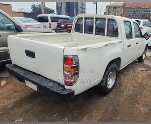 Mazda B 2001 White