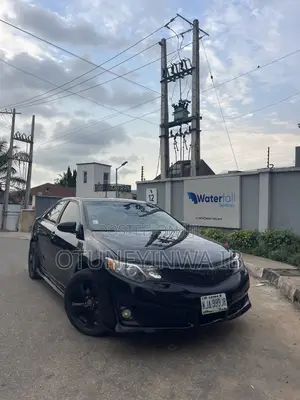 Toyota Camry SE Sport 4dr Sedan w/Prod. End 11/13 (2.5L 4cyl 6A) 2014