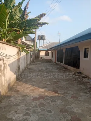 3bdrm Bungalow in Salem Close Off Aker, Obio-Akpor for rent