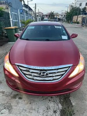 Hyundai Sonata GLS Sedan FWD (2.4L 4cyl 6A) 2012 Pink