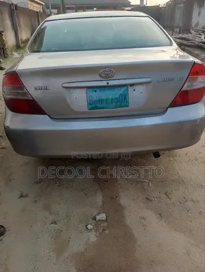 Toyota Camry LE 4dr Sedan (2.4L 4cyl 5M) 2004 Silver