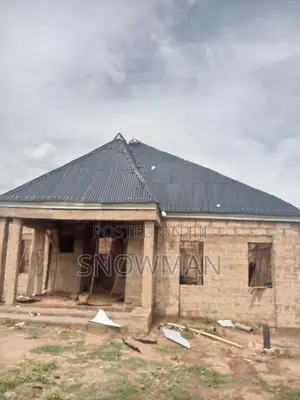 4- Bedroom Bungalow on 2 Full Polts
