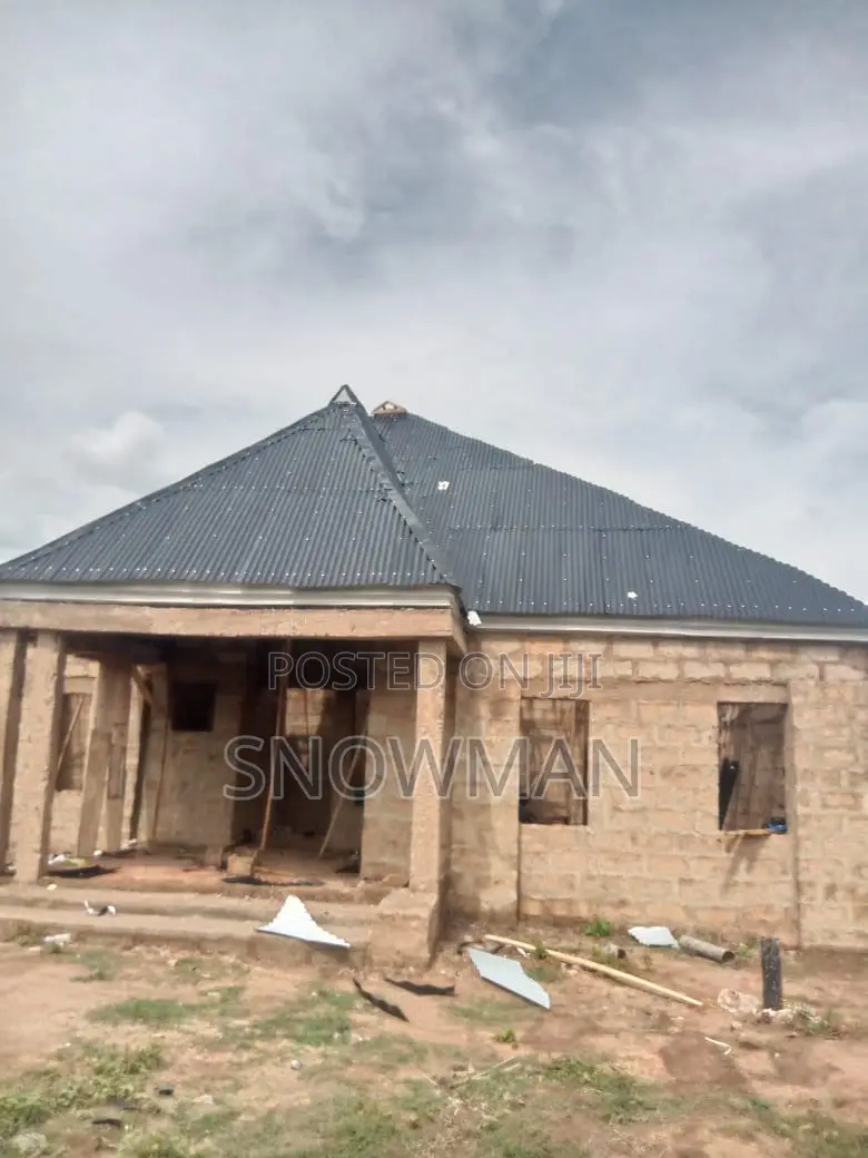 4- Bedroom Bungalow on 2 Full Polts