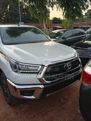 Toyota Hilux 2024 White