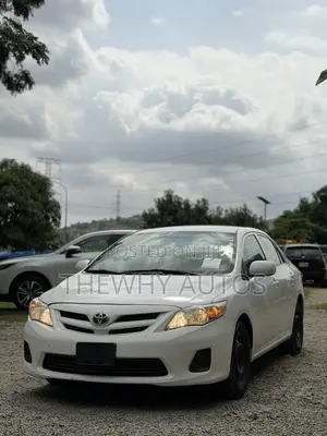 Toyota Corolla LE 4dr Sedan (1.8L 4cyl 4A) 2013 White