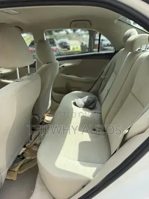 Toyota Corolla LE 4dr Sedan (1.8L 4cyl 4A) 2013 White