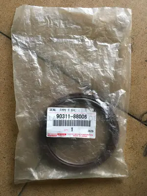 Crankshaft Oil Seal for 2rz,3rz,2tr for Haice Iv,4runner Iii,Previa
