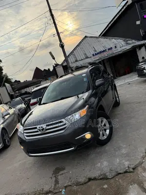 Toyota Highlander SE 2011 Gray