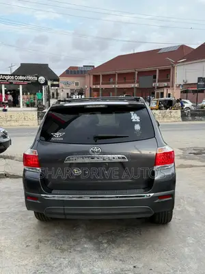Toyota Highlander SE 2011 Gray