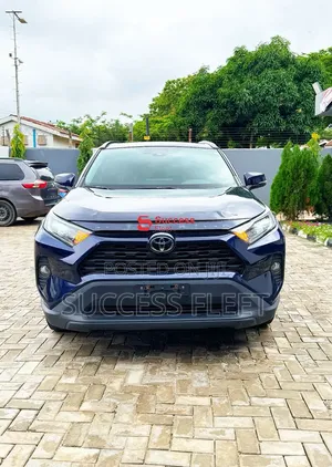 Toyota RAV4 2021 Blue
