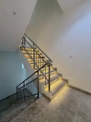 4bdrm Duplex in Off 3Rd Avenue for rent