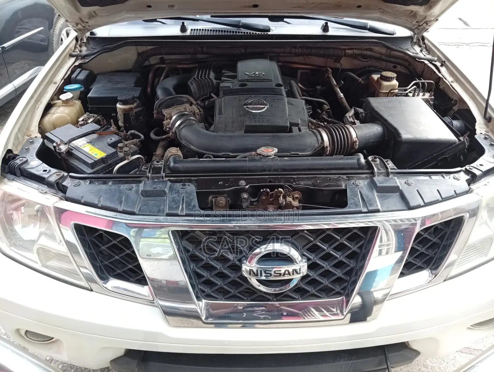 Nissan Frontier 2012 White