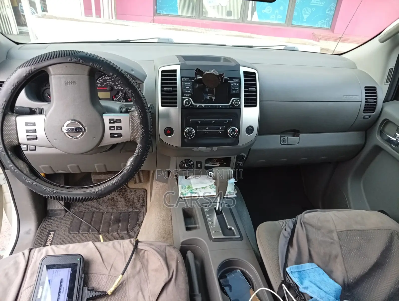 Nissan Frontier 2012 White