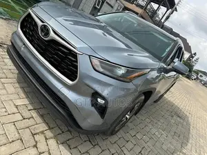 Toyota Highlander XLE AWD 2023 Gray
