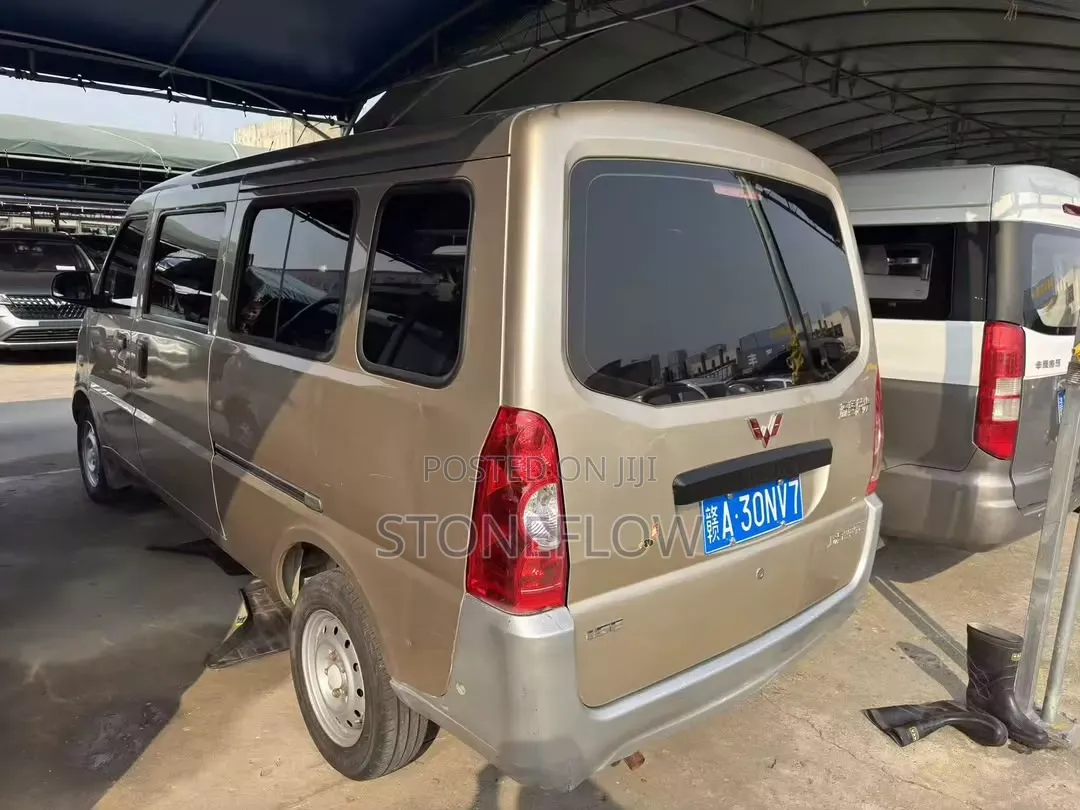 Wuling GL6601 2020 Gold