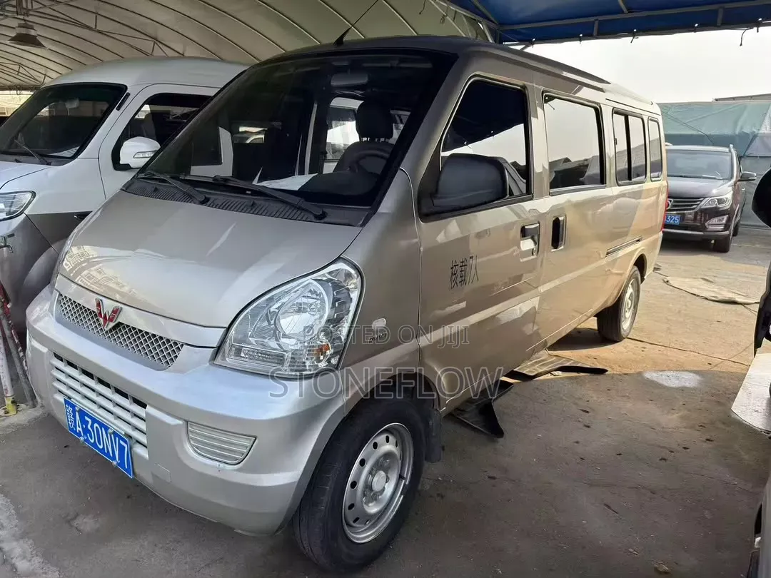 Wuling GL6601 2020 Gold