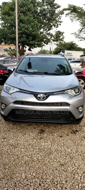 Toyota RAV4 LE AWD (2.5L 4cyl 6A) 2017 Silver