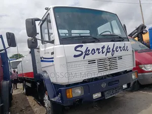 Mercedes 814 White