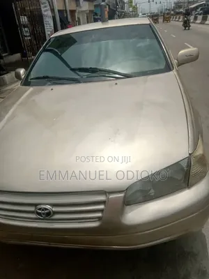 Toyota Camry 2000 Gold